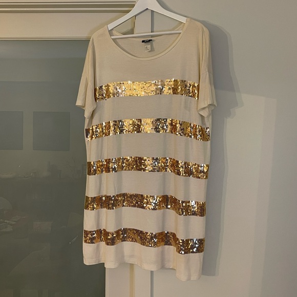 Taylor Swift Gold Sequined Tunic - Picture 4 of 6